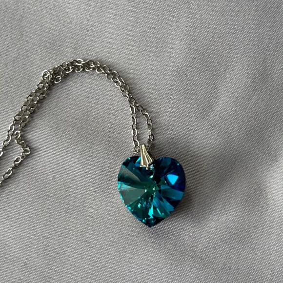 Titanic Heart of the Ocean 18” Silver Necklace | NWT - Picture 3 of 4